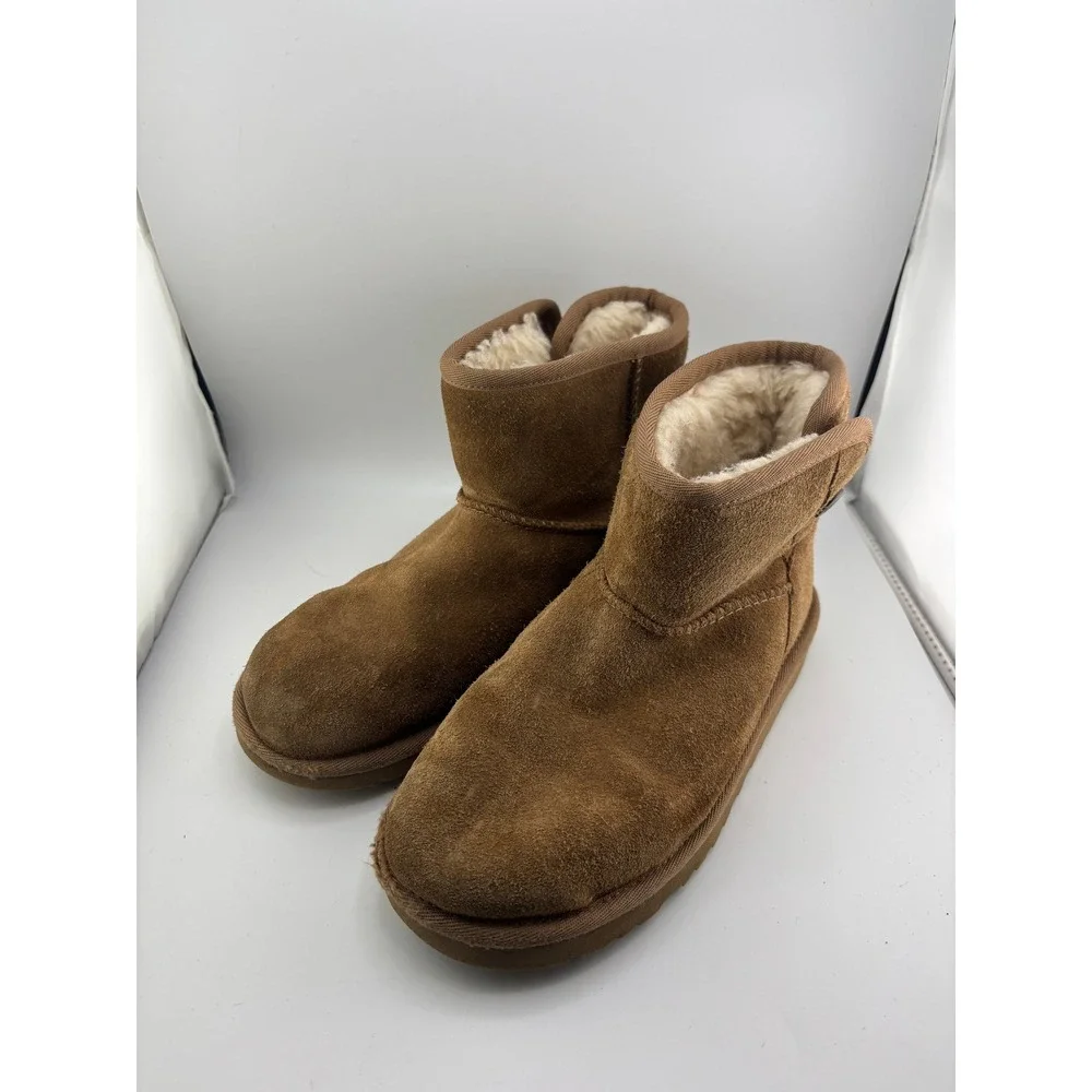 UGG Classic Mini II Chestnut Suede Sheepskin Boots Kids Size 3 1118890K